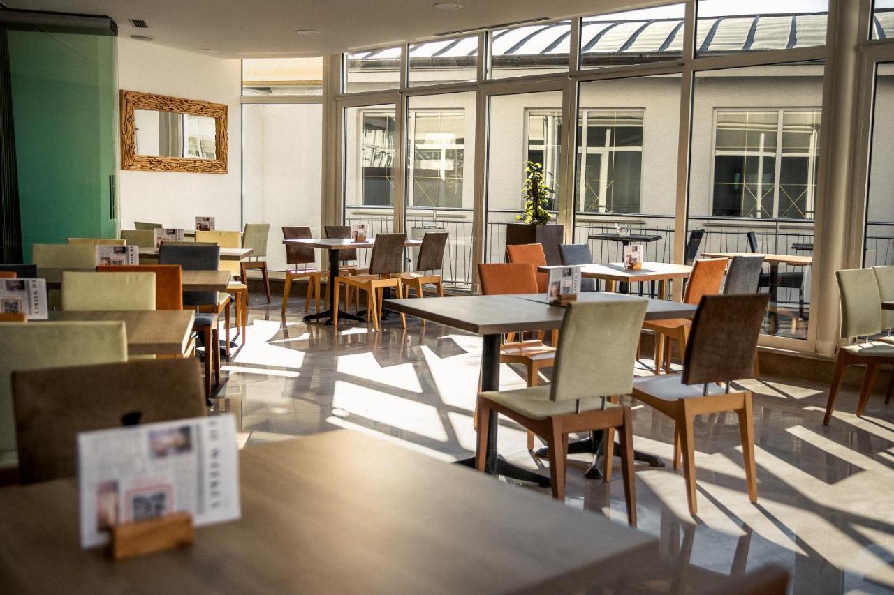 Barbara Piran Beach Hotel Buitenkant foto
